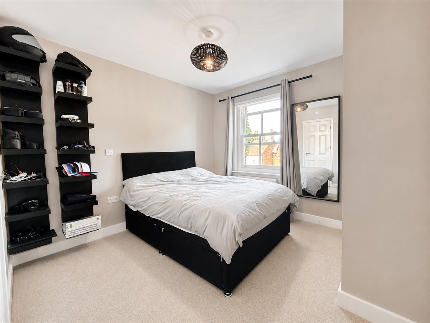 30 Warwick Avenue, Bedford